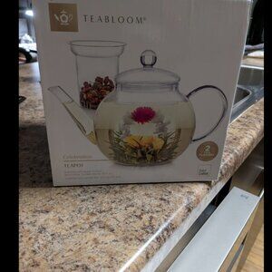 Glass tea kettle with Tea bags